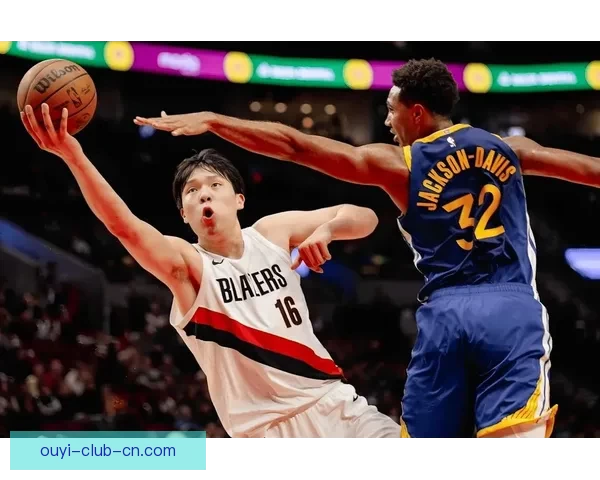 以斯普利特盛赞杨瀚森持续进步高位策应组织能力出众带动球队进攻
